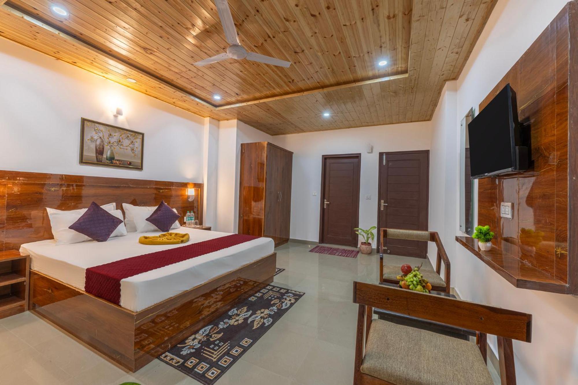 Sunset Vibes! Near Mall Road By Alluring North Homestay Kasauli