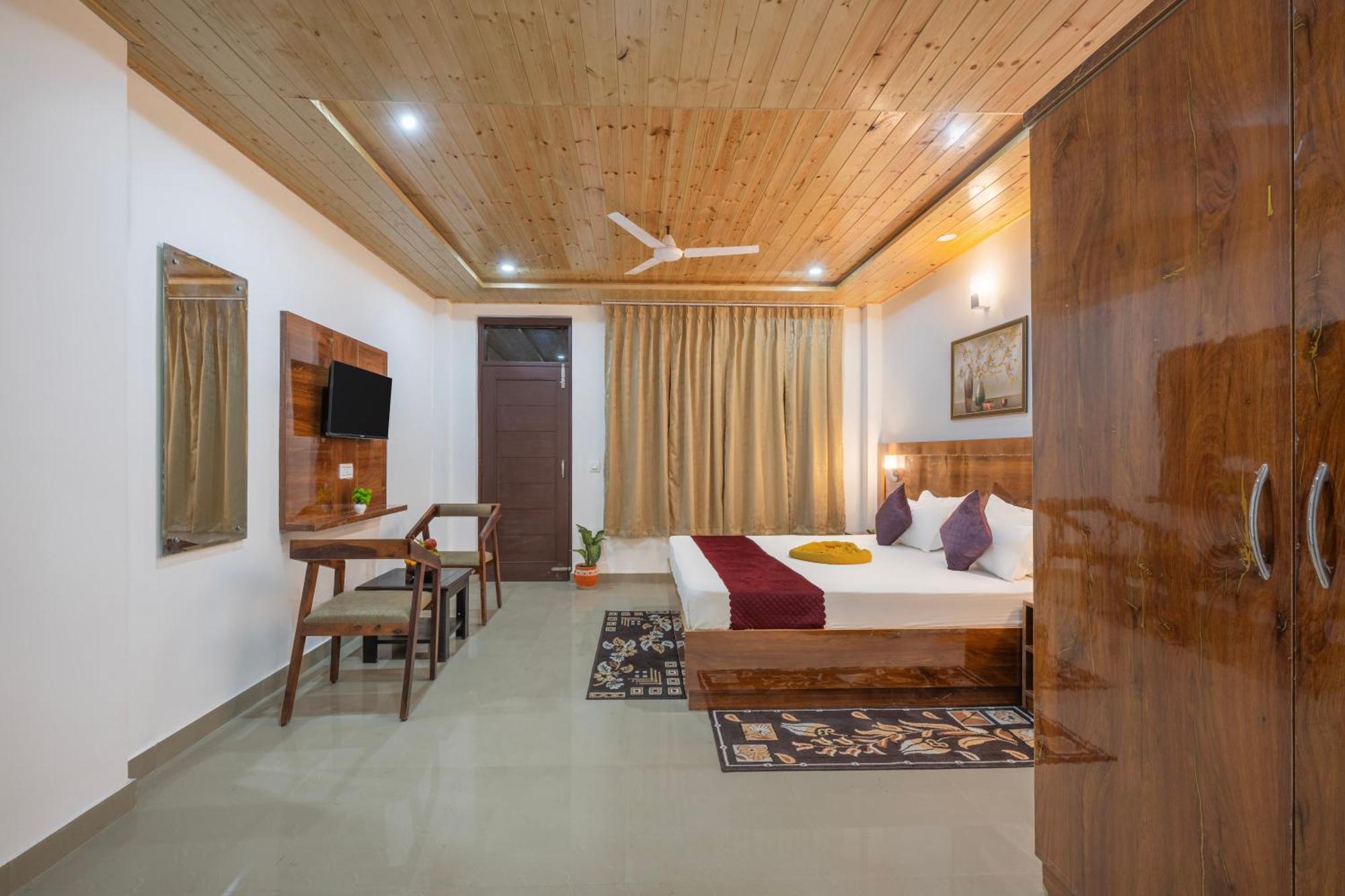 Sunset Vibes! Near Mall Road By Alluring North Homestay *