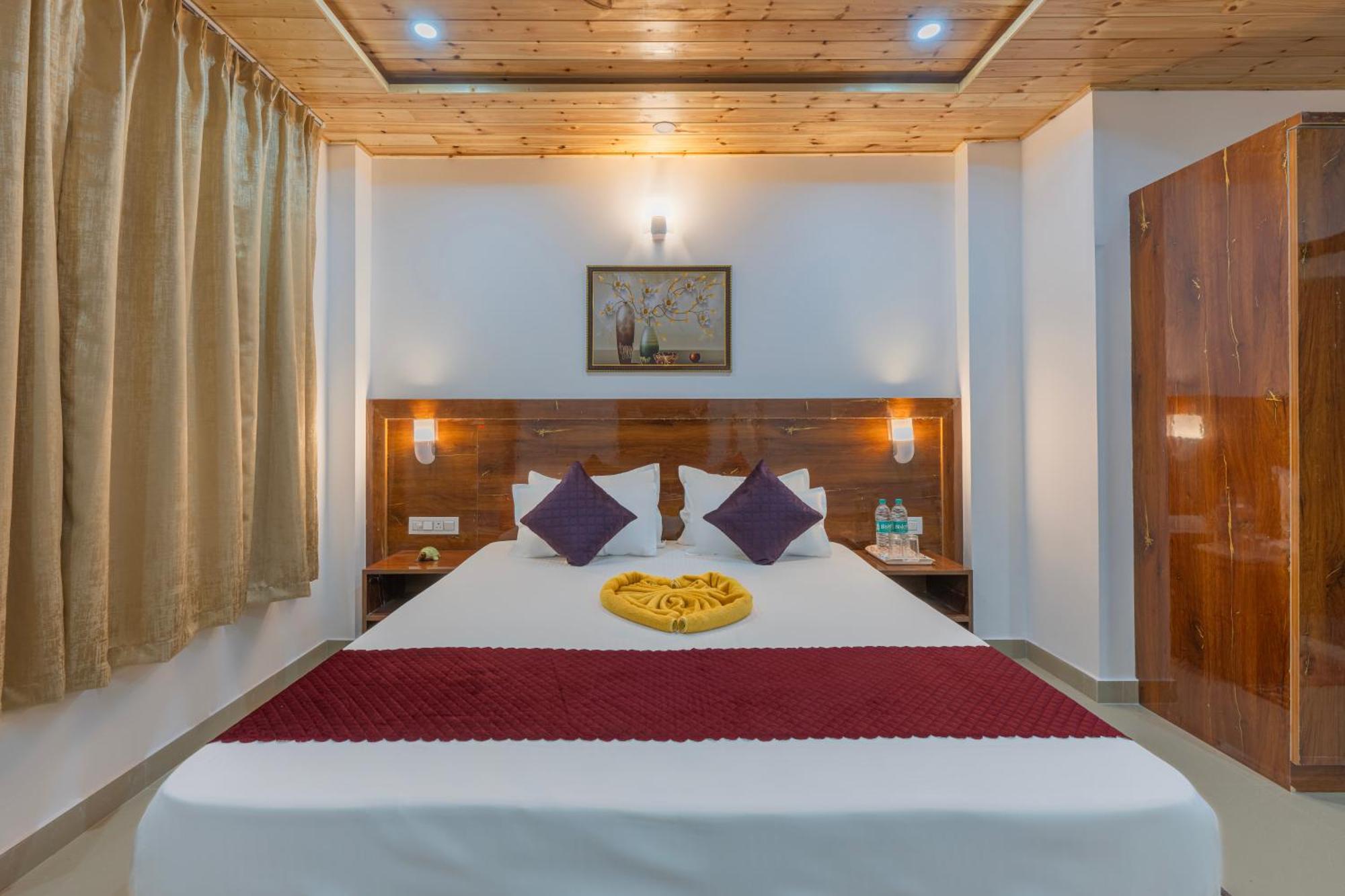 Sunset Vibes! Near Mall Road By Alluring North Homestay