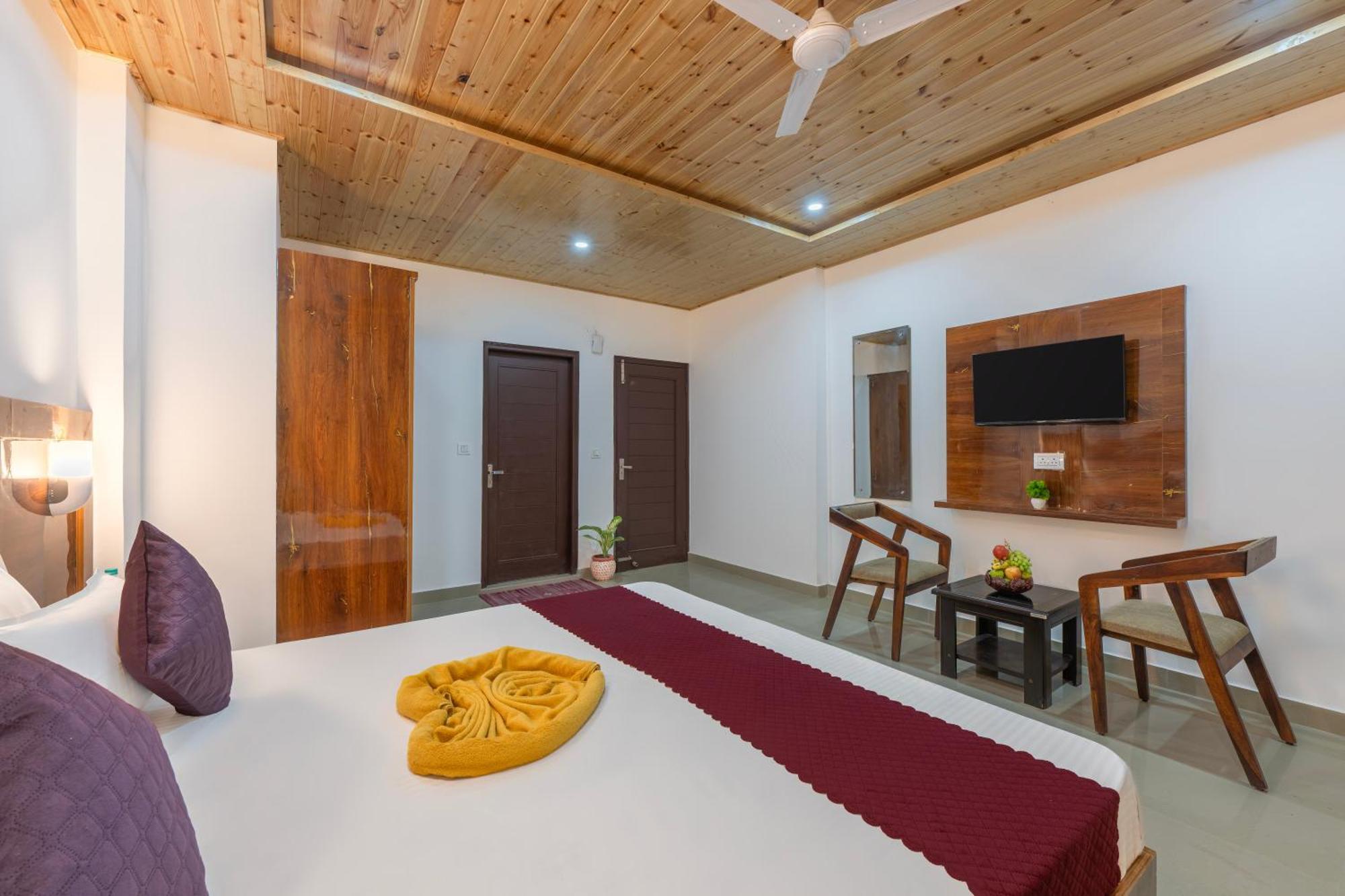 Sunset Vibes! Near Mall Road By Alluring North Homestay *